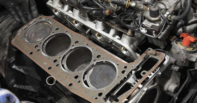 Uszczelka pod głowicą objawy diesel - jak uniknąć kosztownych napraw