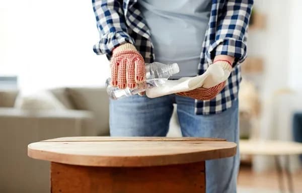 Czy benzyna ekstrakcyjna odbarwia? Sprawdź, jakie materiały są narażone