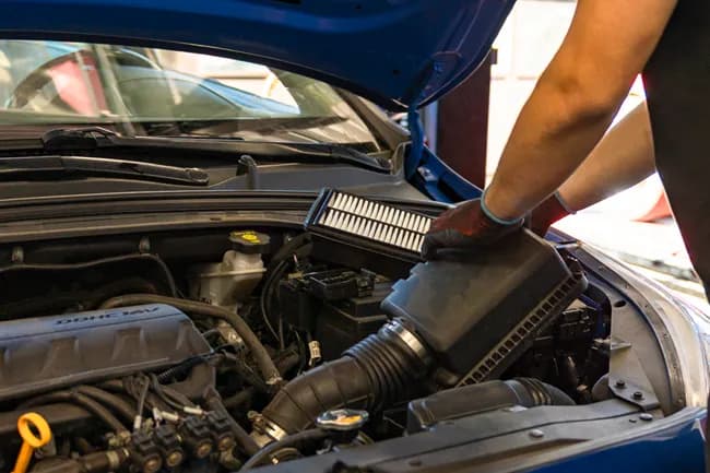 Objawy zapchanego filtra powietrza w dieslu, które mogą zrujnować silnik