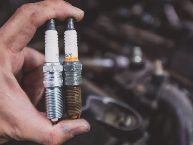 Czy diesel ma świece? Poznaj różnice między świecami zapłonowymi a żarowymi