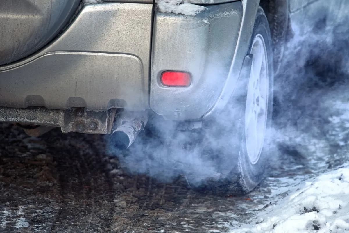 Dlaczego diesel kopci na czarno? Odkryj przyczyny i rozwiązania