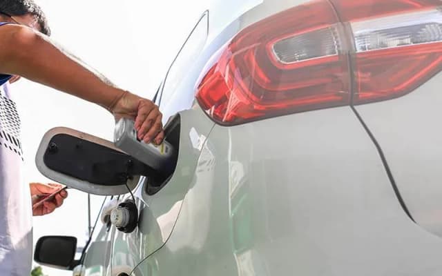 Dodatki do benzyny czy warto? Odkryj ich prawdziwą skuteczność