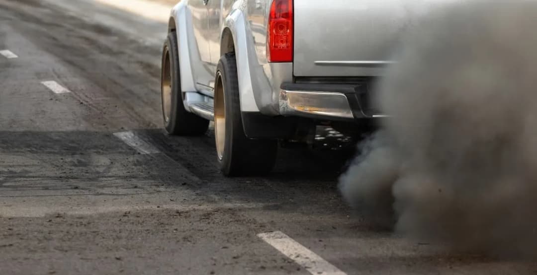 Dlaczego diesel kopci? Oto najczęstsze przyczyny czarnego dymu
