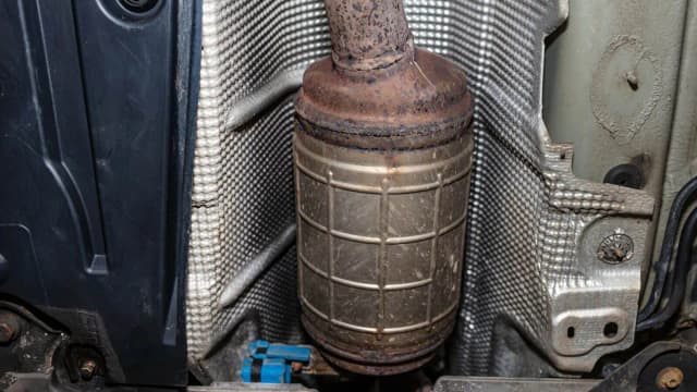 Czy DPF jest w benzynie? Odkryj ważne różnice i skutki dla aut